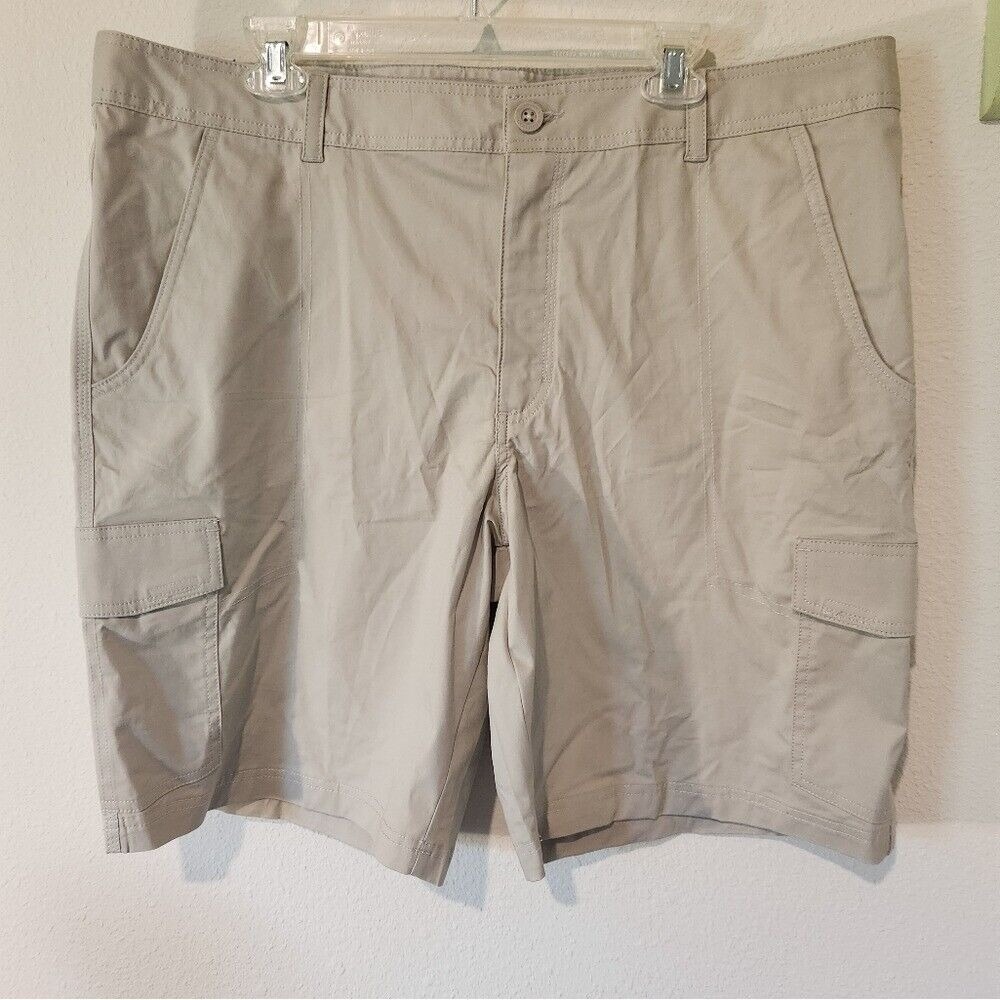 NWT Men's Columbia Khaki Cargo Omni-Shade Regular Fit Shorts 40R 10" Hiking